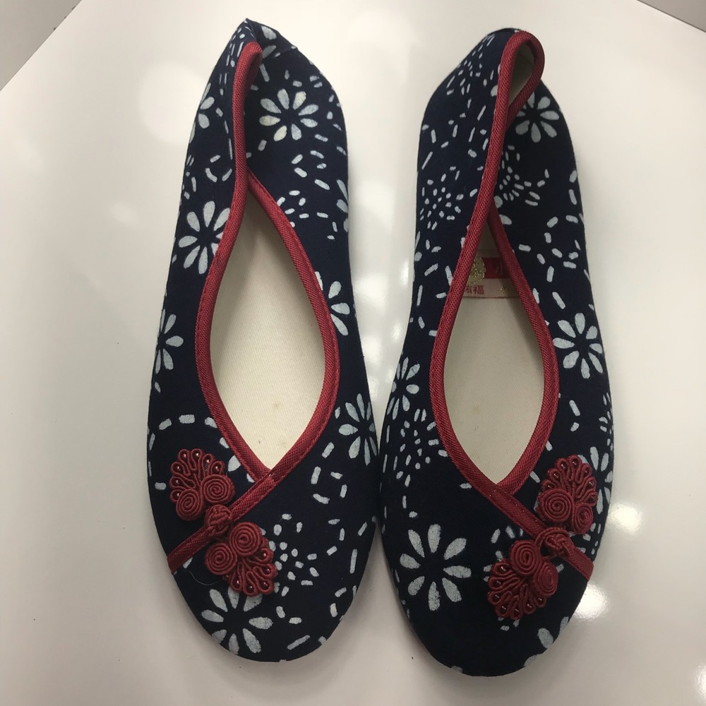 Traditional Chinese flats blue, white, red